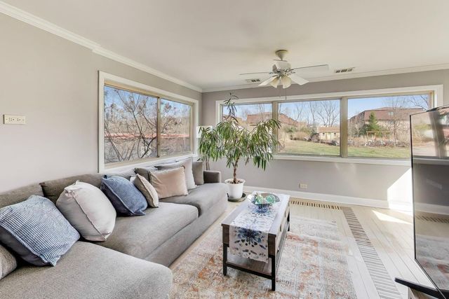 9761 Elm Terrace, Des Plaines, IL 60016