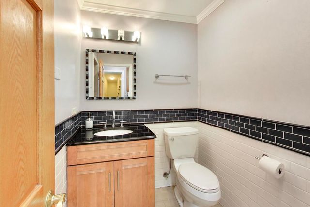 9761 Elm Terrace, Des Plaines, IL 60016