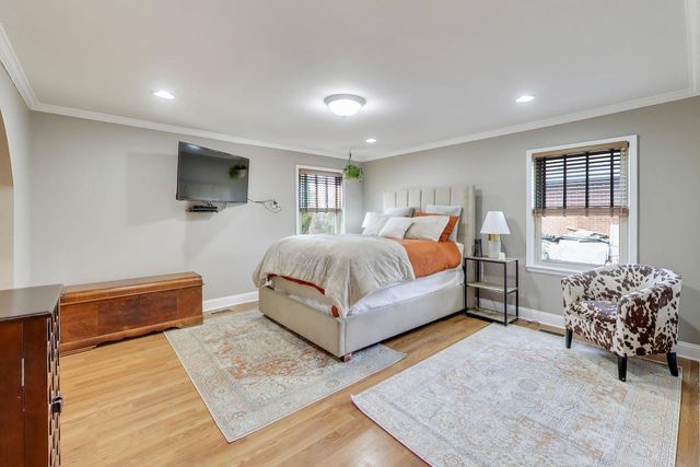 9761 Elm Terrace, Des Plaines, IL 60016