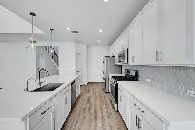 6411 Velvet Leaf LN, Buda, TX 78610