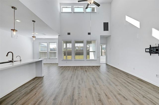 6411 Velvet Leaf LN, Buda, TX 78610