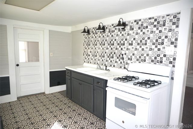 311 W Madison Street, Henryetta, OK 74437