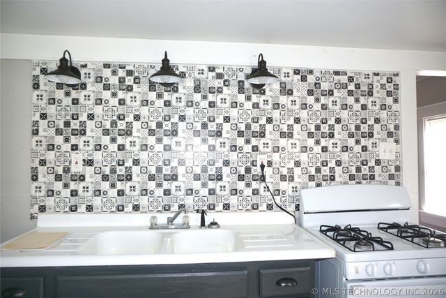 311 W Madison Street, Henryetta, OK 74437