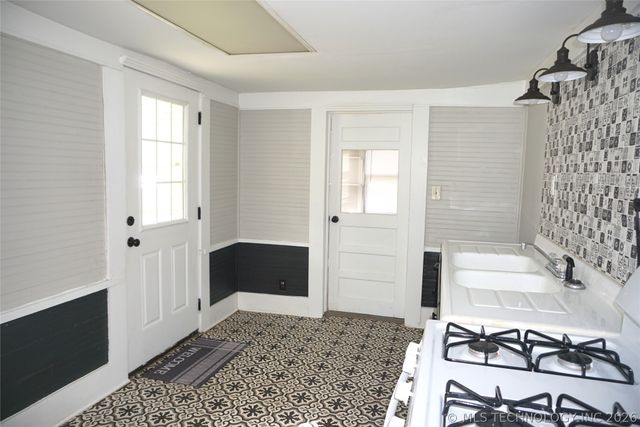 311 W Madison Street, Henryetta, OK 74437