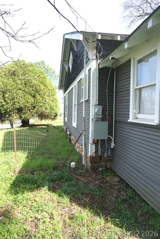 311 W Madison Street, Henryetta, OK 74437