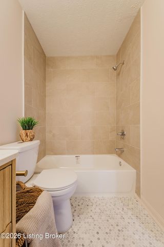 935 S Clay St, Louisville, KY 40203