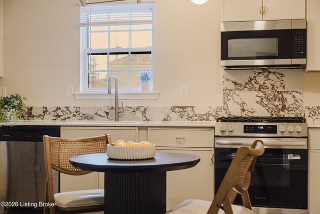 935 S Clay St, Louisville, KY 40203