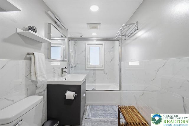 240 Keats Lane, Penn Forest Twp, PA 18210