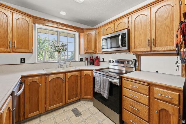 1412 E CENTER ST, Springville, UT 84663