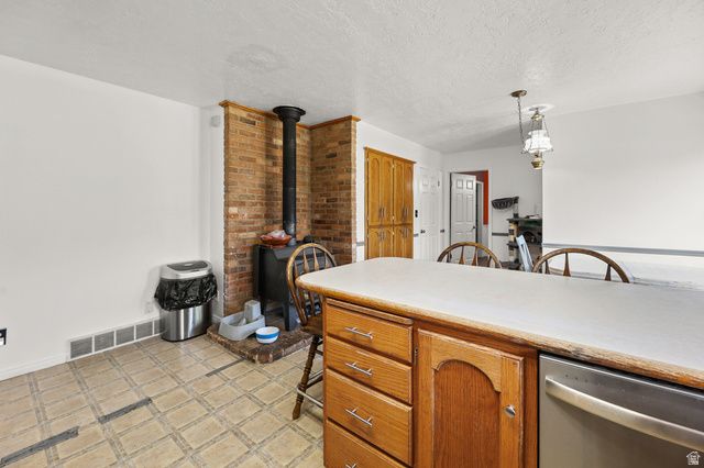 1412 E CENTER ST, Springville, UT 84663