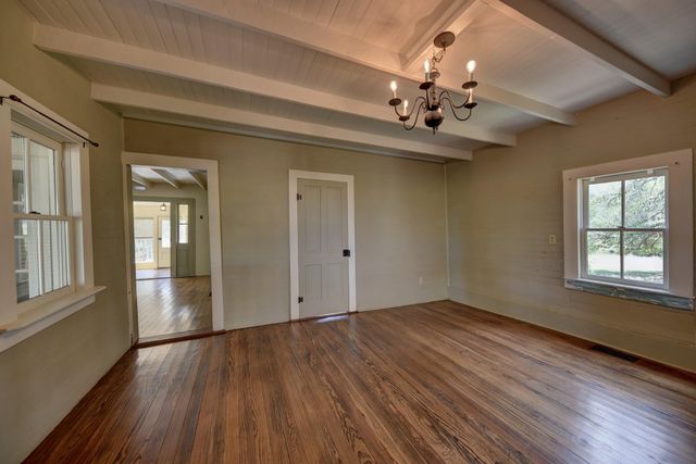 1900 Baron Road, La Grange, TX 78945