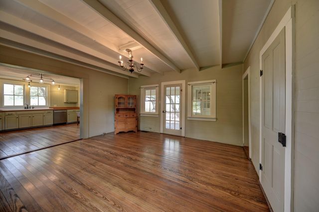 1900 Baron Road, La Grange, TX 78945