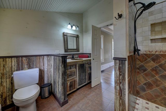 1900 Baron Road, La Grange, TX 78945