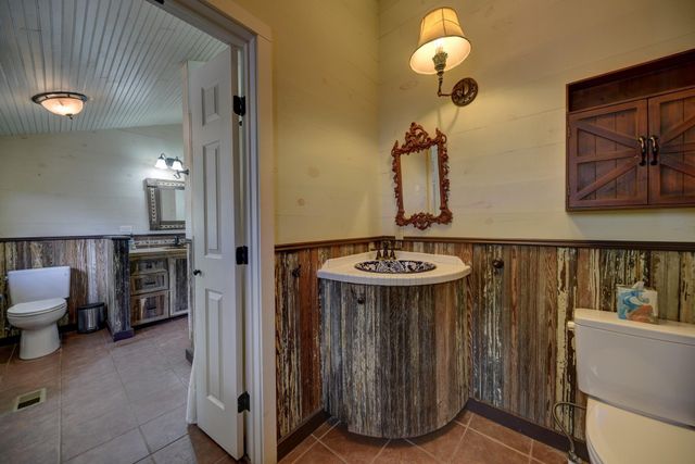 1900 Baron Road, La Grange, TX 78945