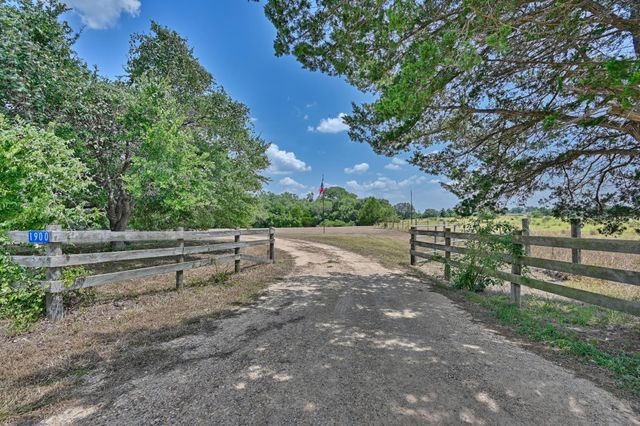 1900 Baron Road, La Grange, TX 78945
