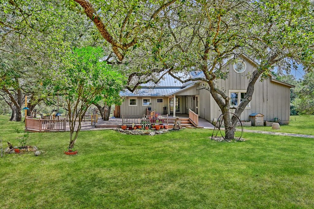 1900 Baron Road, La Grange, TX 78945
