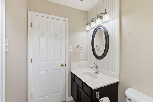 4001 Barnard Drive, Lexington, KY 40509