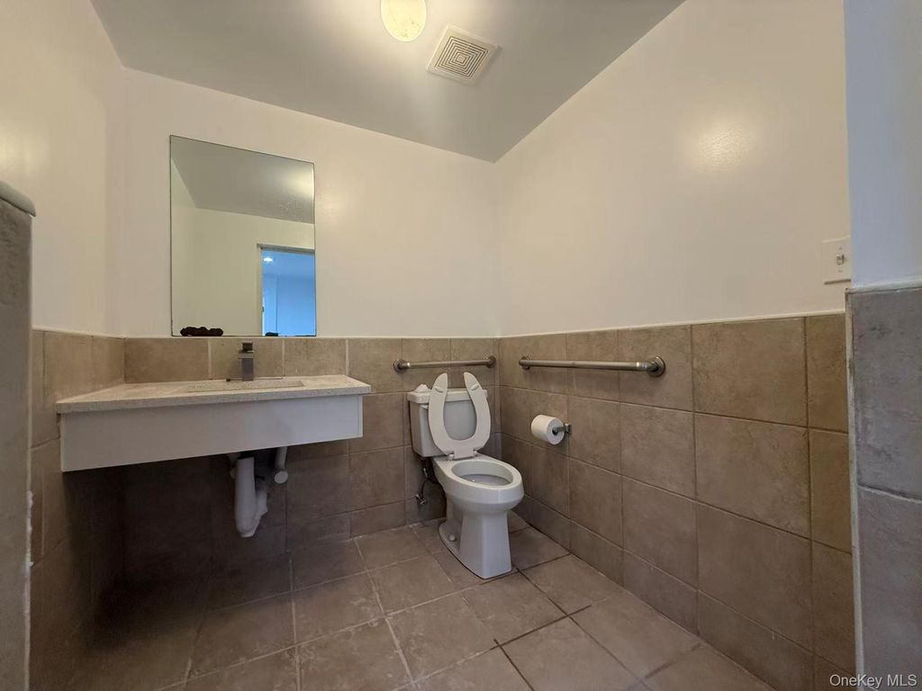 149 -23 SANFORD Avenue B-C, Flushing, NY 11355 — photo 2