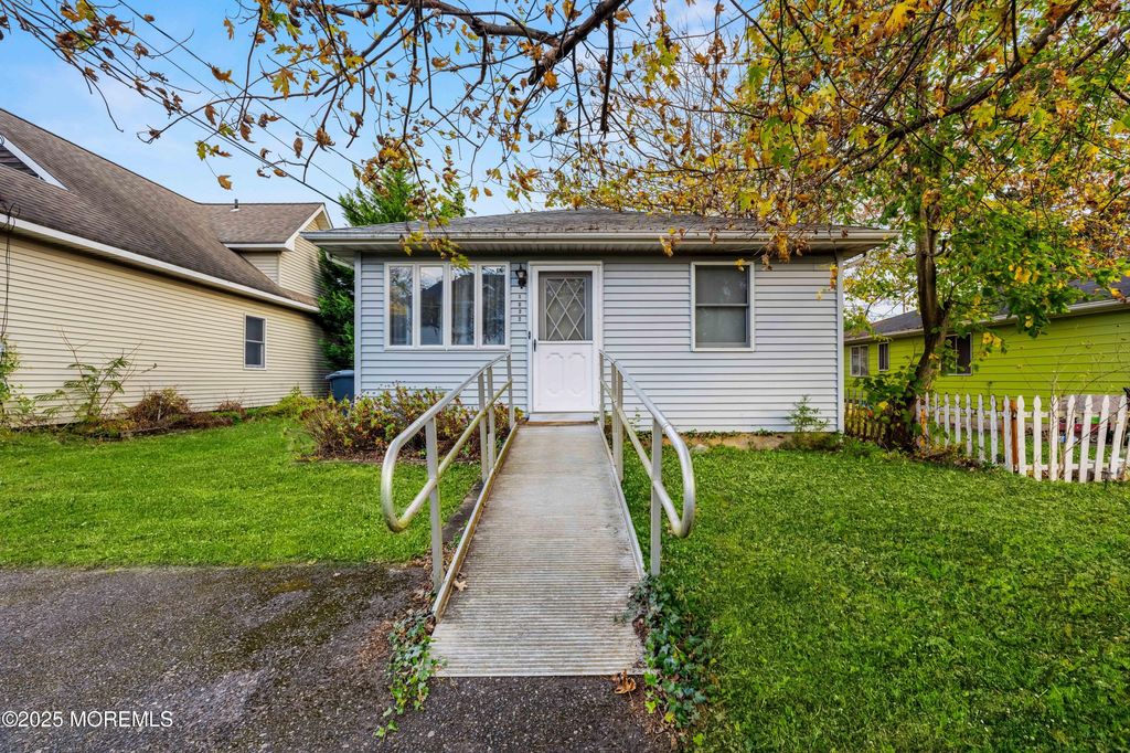 1622 Abbott Avenue, Toms River, NJ 08753