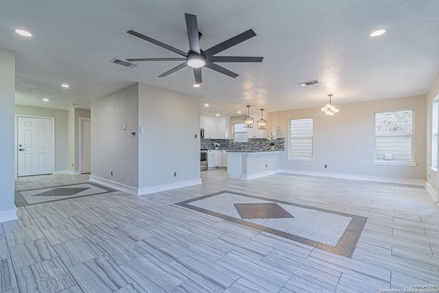 5110 Sunview Vly, San Antonio, TX 78244