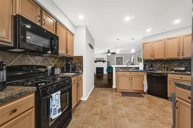 9825 Hyacinth Way, Conroe, TX 77385