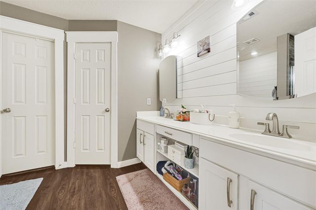 9825 Hyacinth Way, Conroe, TX 77385
