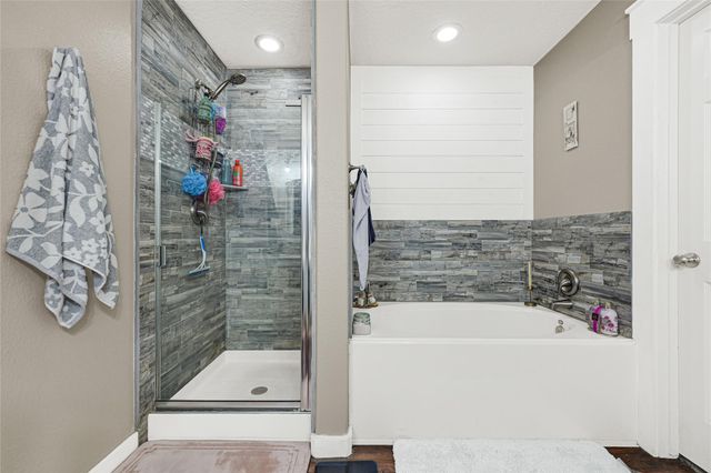 9825 Hyacinth Way, Conroe, TX 77385