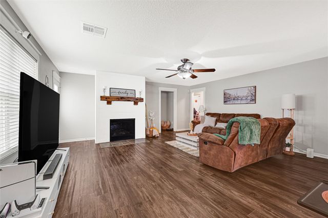 9825 Hyacinth Way, Conroe, TX 77385