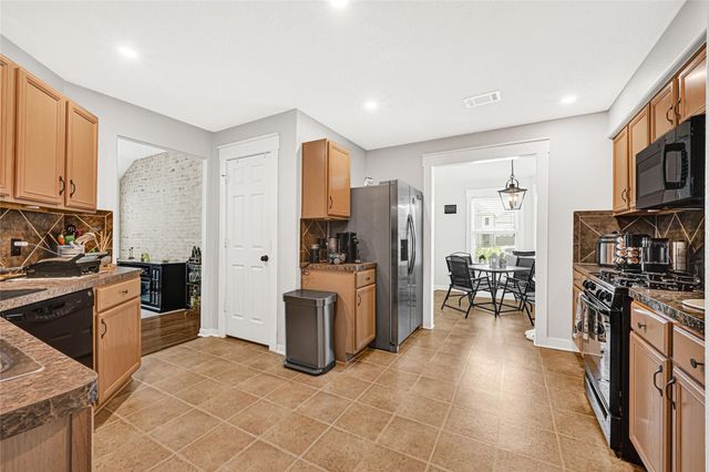 9825 Hyacinth Way, Conroe, TX 77385