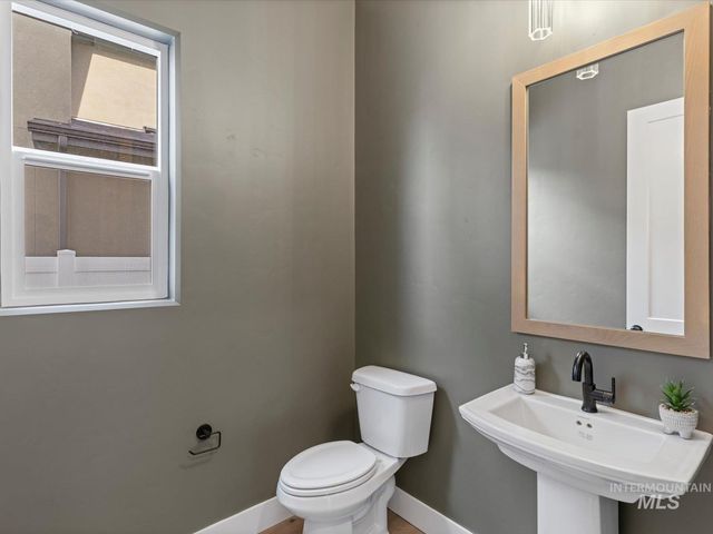 9106 W River Otter Dr, Boise, ID 83614