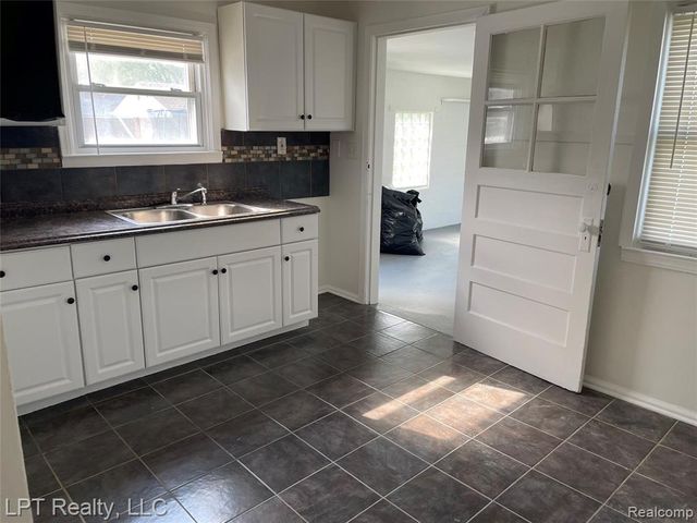 3951 Los Angeles Avenue, Warren, MI 48091