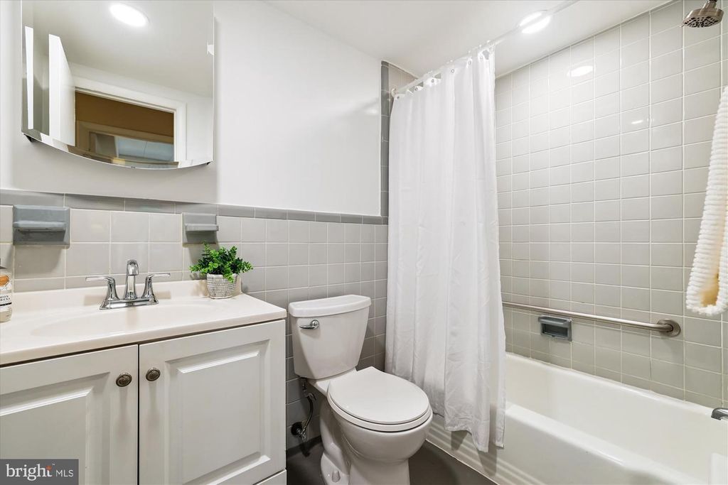 4800 CHEVY CHASE DR #101, Chevy Chase, MD 20815