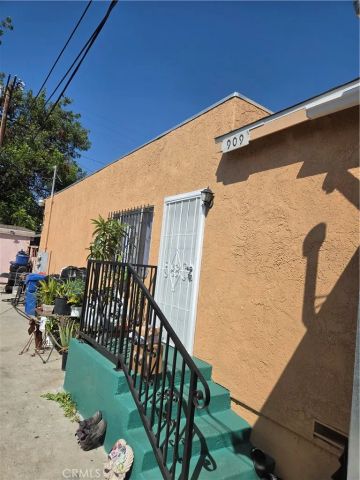 907 E 50th, Los Angeles, CA 90011