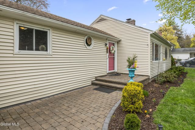 16 Morningside Drive, Guilderland, NY 12303