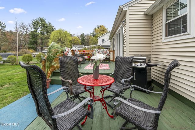 16 Morningside Drive, Guilderland, NY 12303