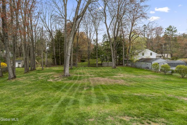 16 Morningside Drive, Guilderland, NY 12303