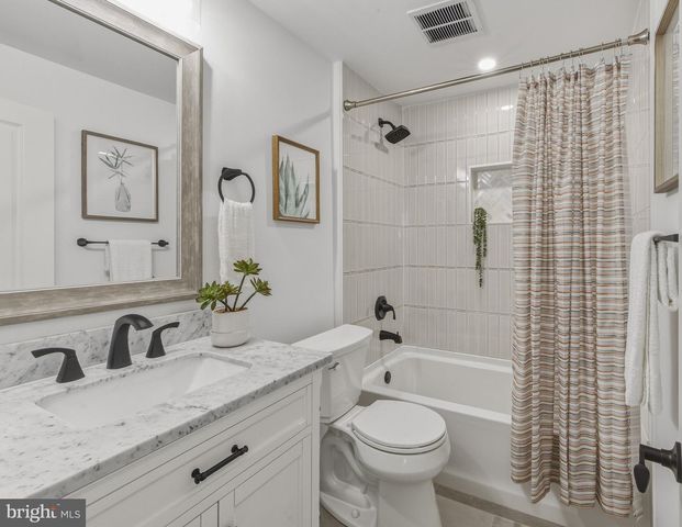 266 DIXIE DR, Carneys Point, NJ 08069