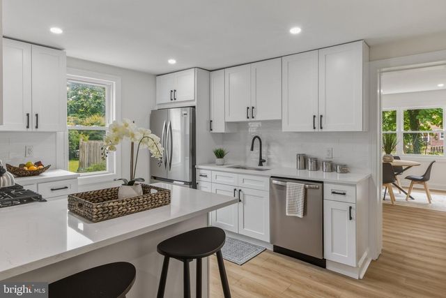 266 DIXIE DR, Carneys Point, NJ 08069