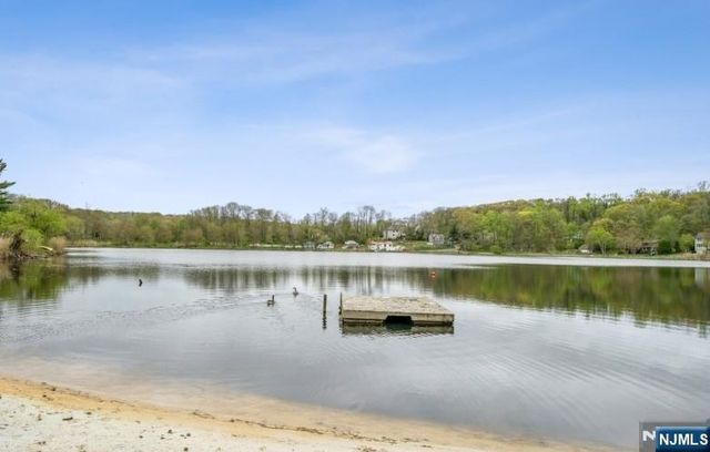 4 Quail Road, Sparta, NJ 07871