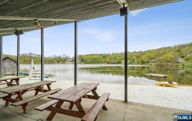 4 Quail Road, Sparta, NJ 07871