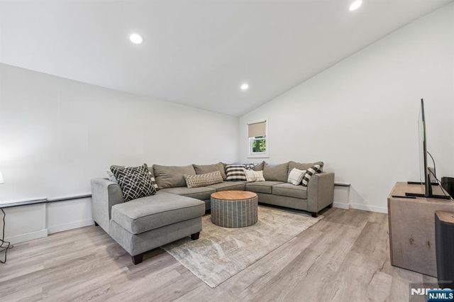 4 Quail Road, Sparta, NJ 07871