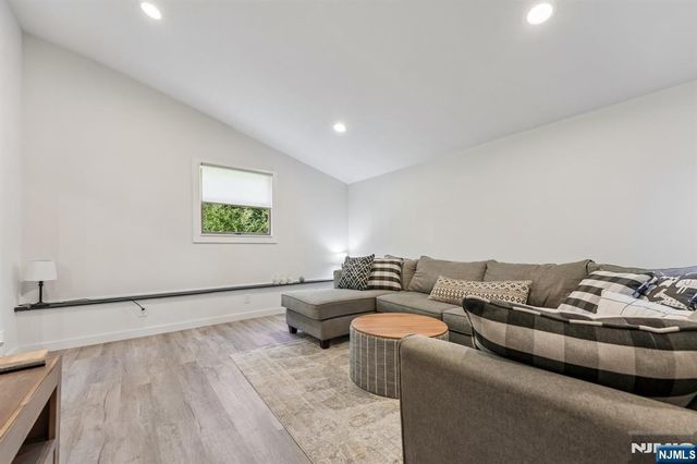 4 Quail Road, Sparta, NJ 07871