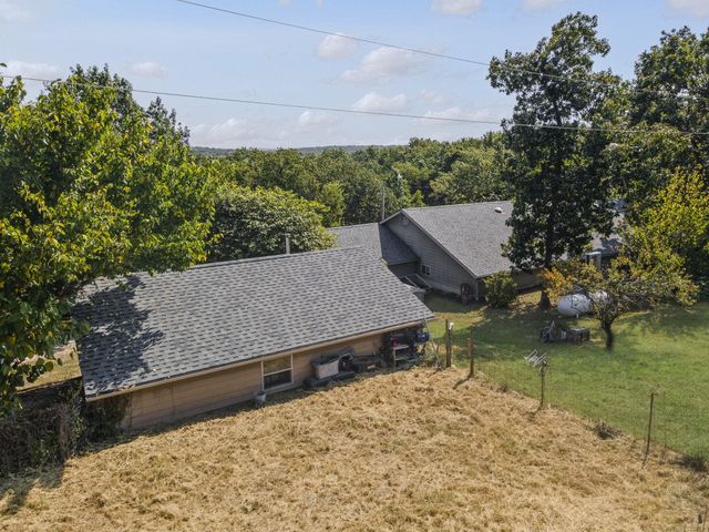 17537 Mockingbird Rd Road, Warsaw, MO 65355