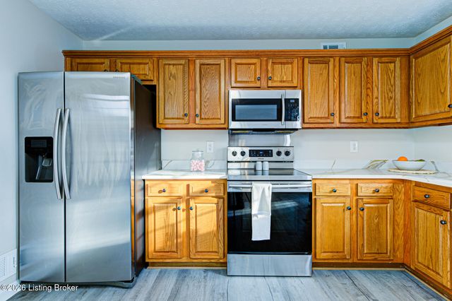 10503 Waycross Ave, Louisville, KY 40229