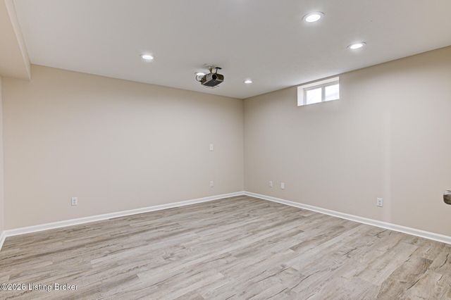 10503 Waycross Ave, Louisville, KY 40229