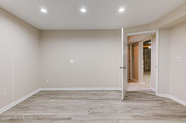 10503 Waycross Ave, Louisville, KY 40229