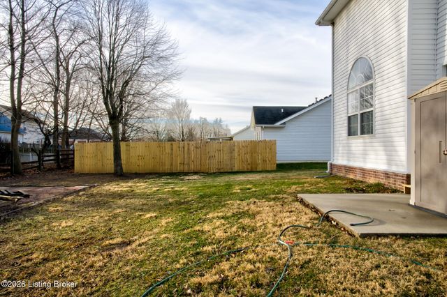 10503 Waycross Ave, Louisville, KY 40229