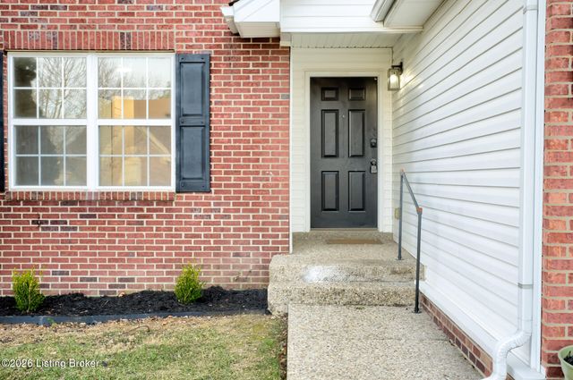 10503 Waycross Ave, Louisville, KY 40229