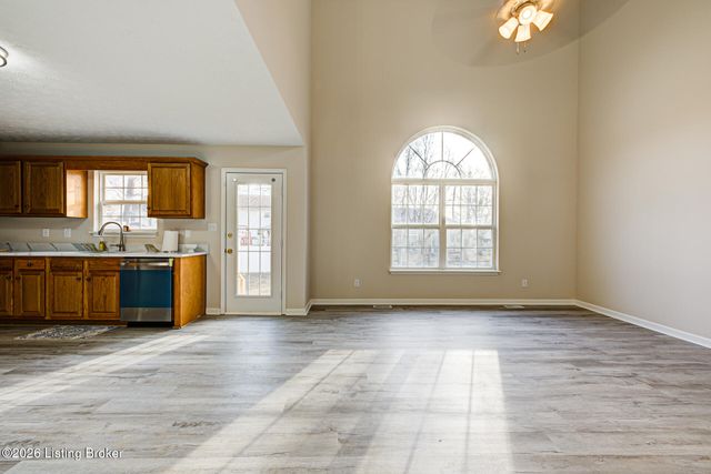 10503 Waycross Ave, Louisville, KY 40229