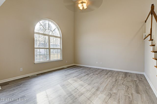 10503 Waycross Ave, Louisville, KY 40229